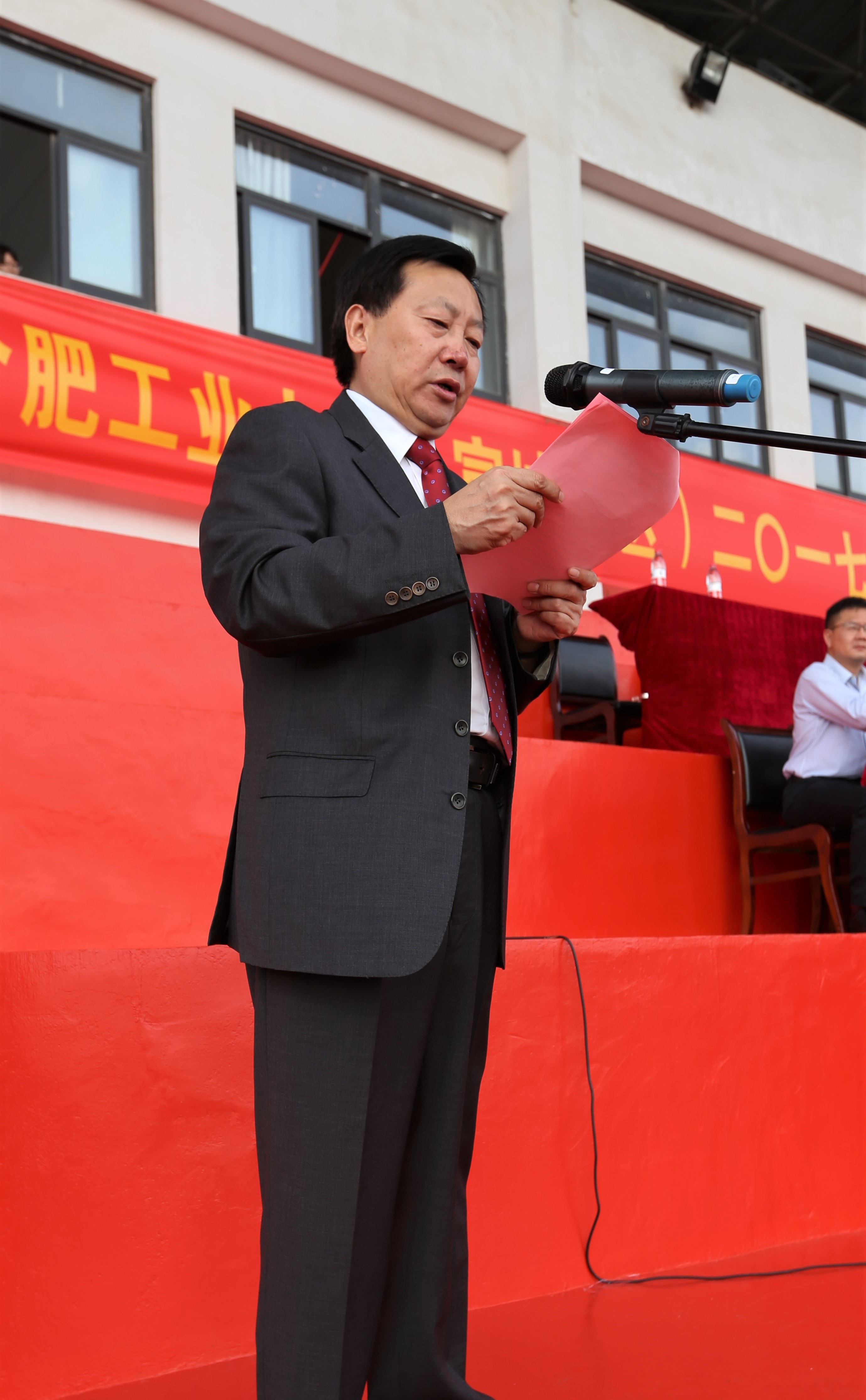 陈鸿海发表讲话